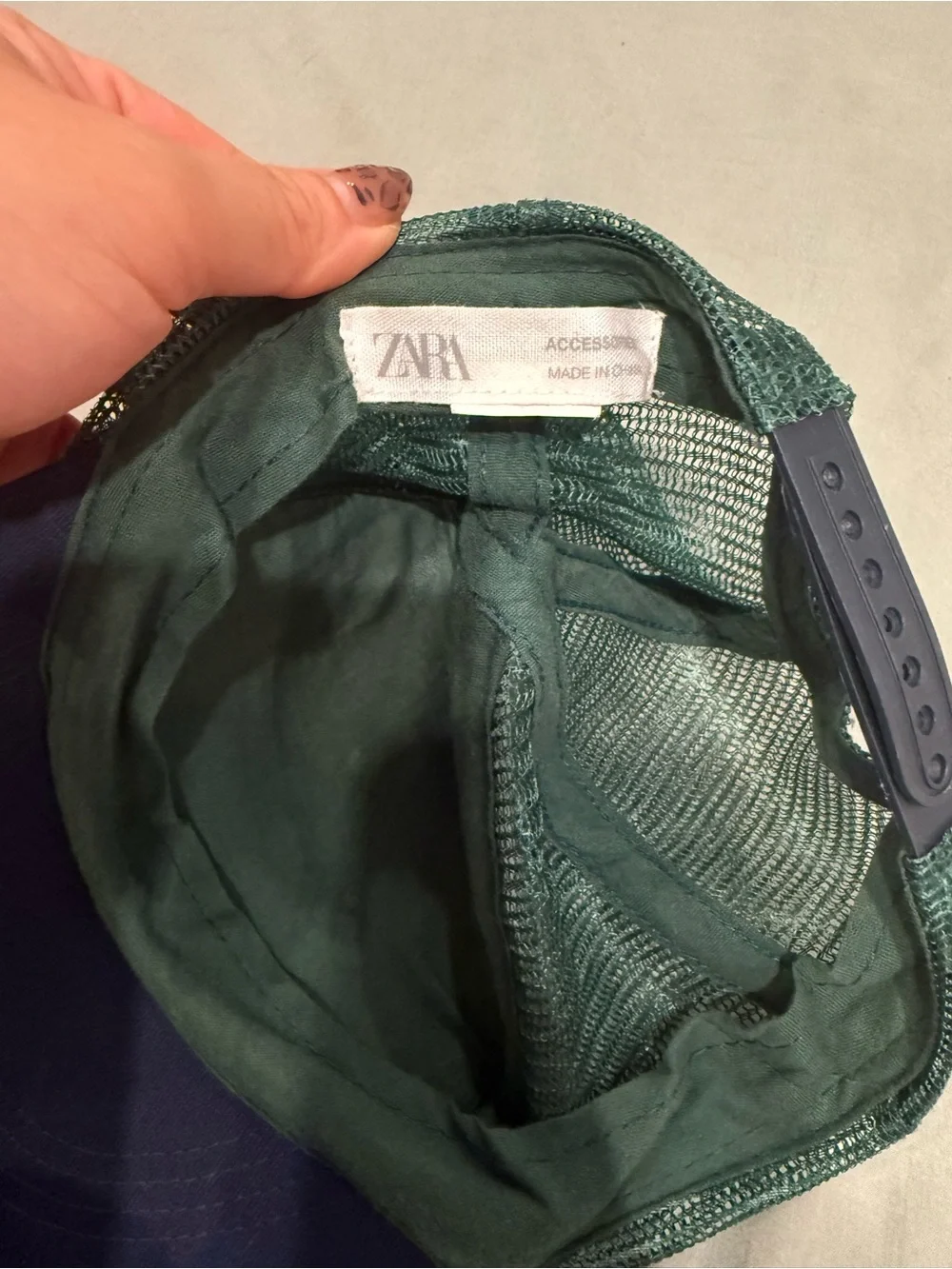 Zara boy hat in good cond